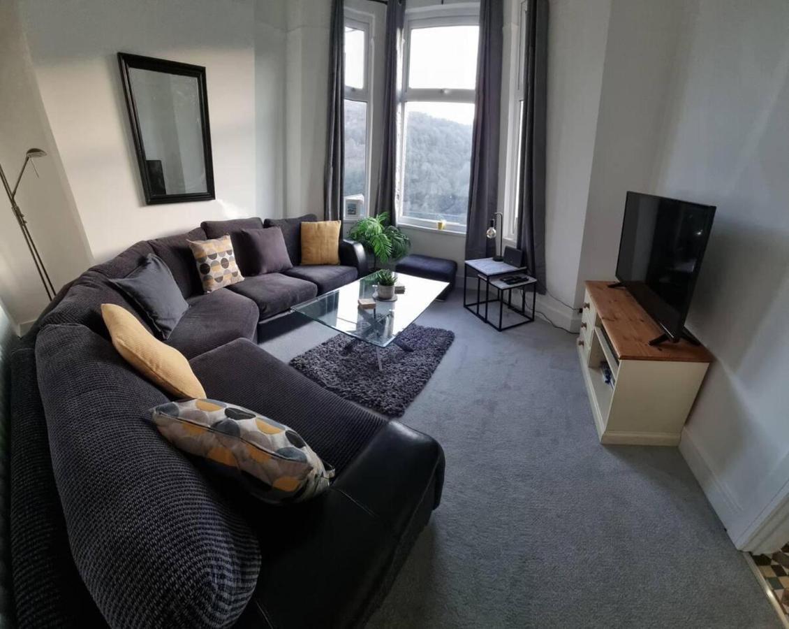 Modern 4-Bedroom Townhouse With Private Garden Abertillery ภายนอก รูปภาพ